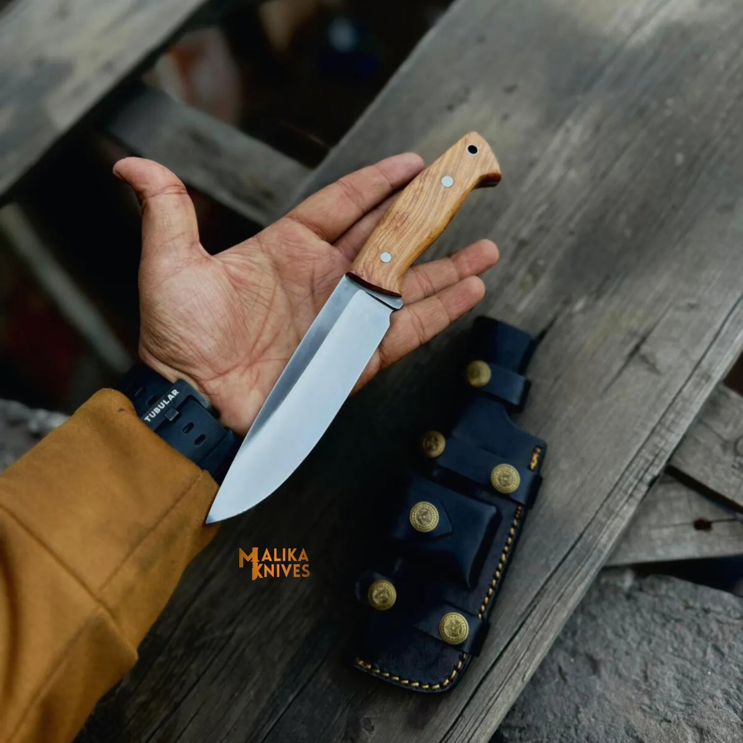 D2 Bushcraft Hunting Knife Walnut Handle