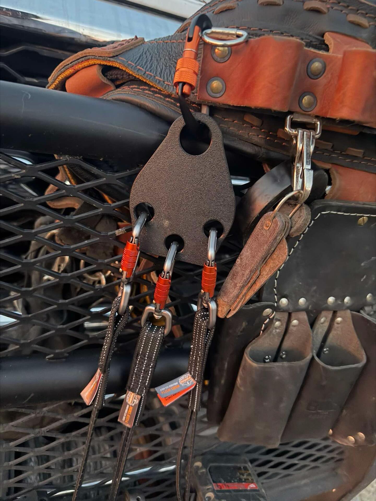 3 Hole Hanger